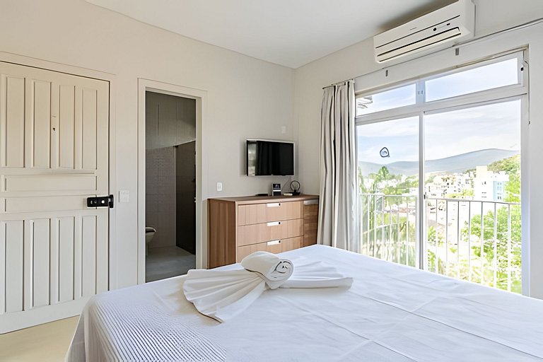 Loft espaçoso com sacada - PM05