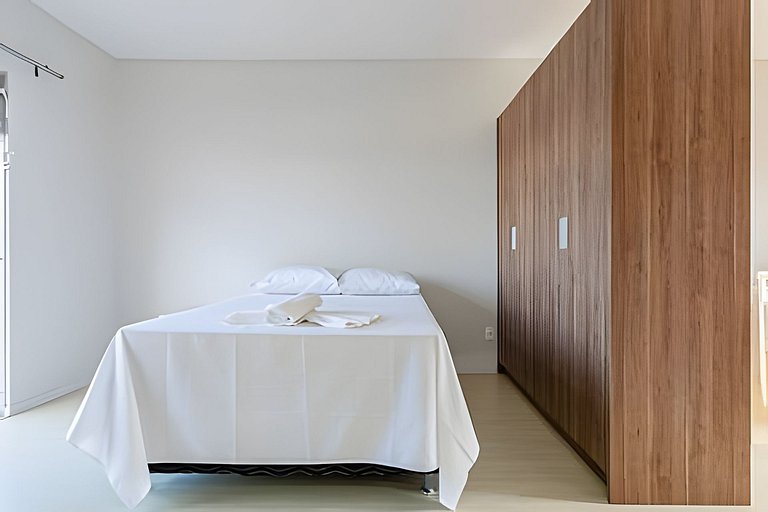 Loft espaçoso com sacada - PM05