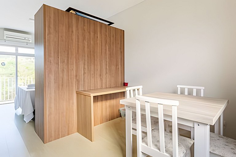 Loft espaçoso com sacada - PM05