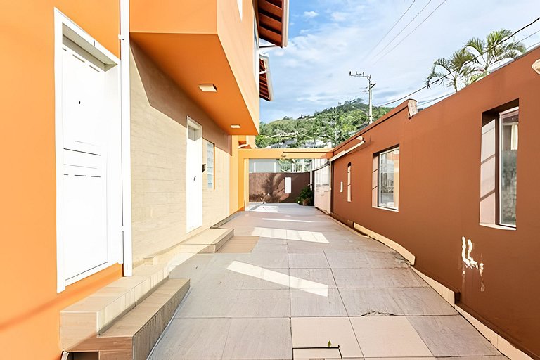 Loft espaçoso com sacada - PM05