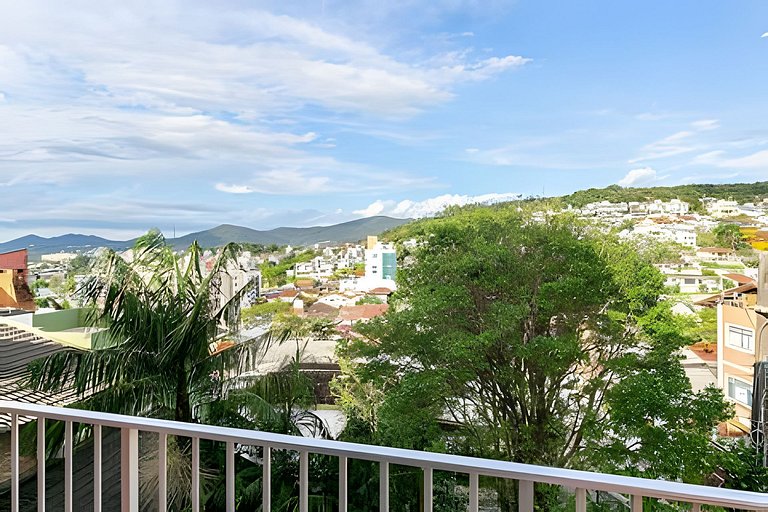 Loft espaçoso com sacada - PM05