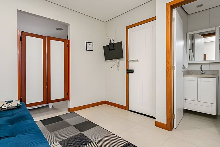 Studio amplo próx. UFSC - PF14