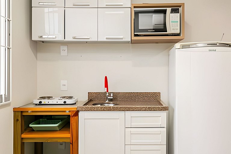 Studio amplo próx. UFSC - PF14