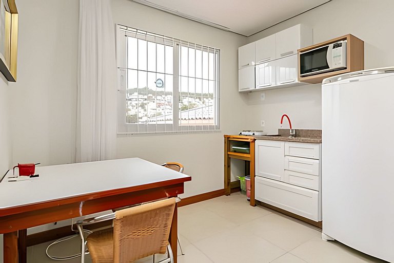 Studio amplo próx. UFSC - PF14