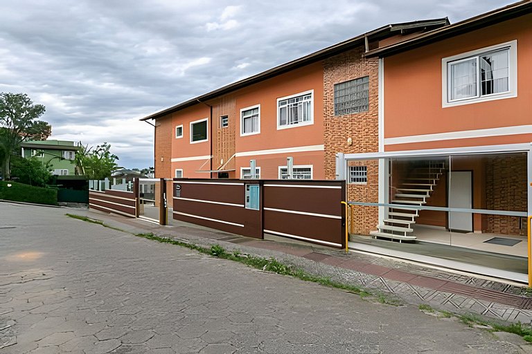 Studio amplo próx. UFSC - PF14