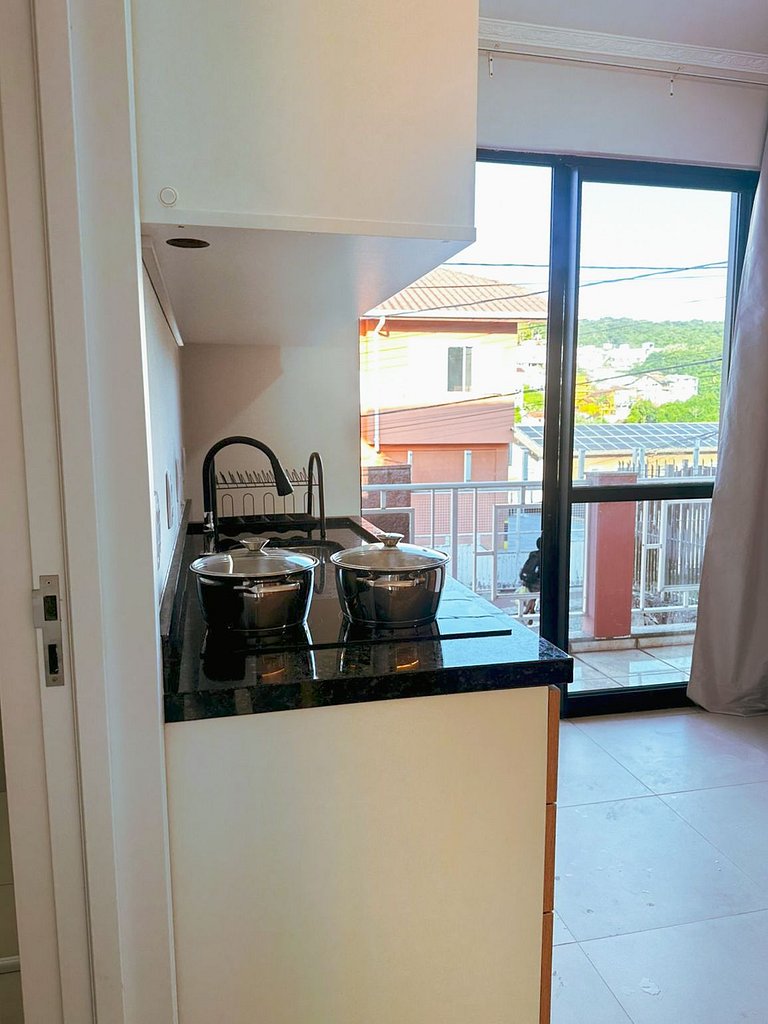 Studio Amplo Prox. UFSC - PC01