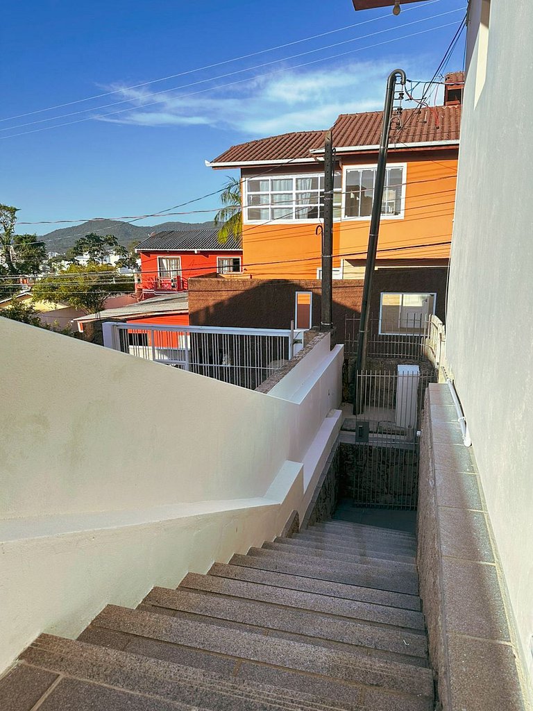 Studio Amplo Prox. UFSC - PC01