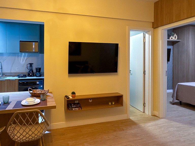 Apartamento novo e moderno no Centro | 600 mega
