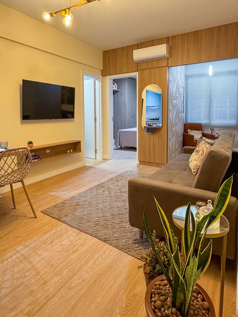 Apartamento novo e moderno no Centro | 600 mega