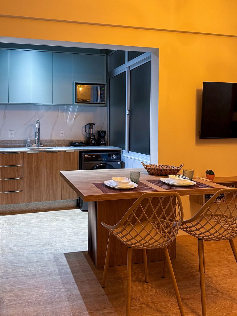 Apartamento novo e moderno no Centro | 600 mega