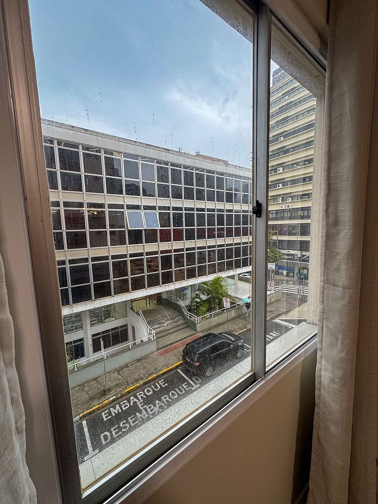 Apartamento novo e moderno no Centro | 600 mega