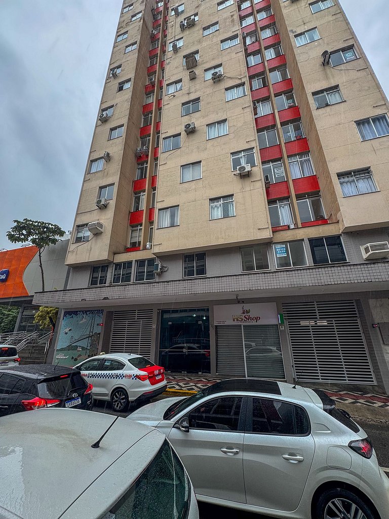 Apartamento novo e moderno no Centro | 600 mega