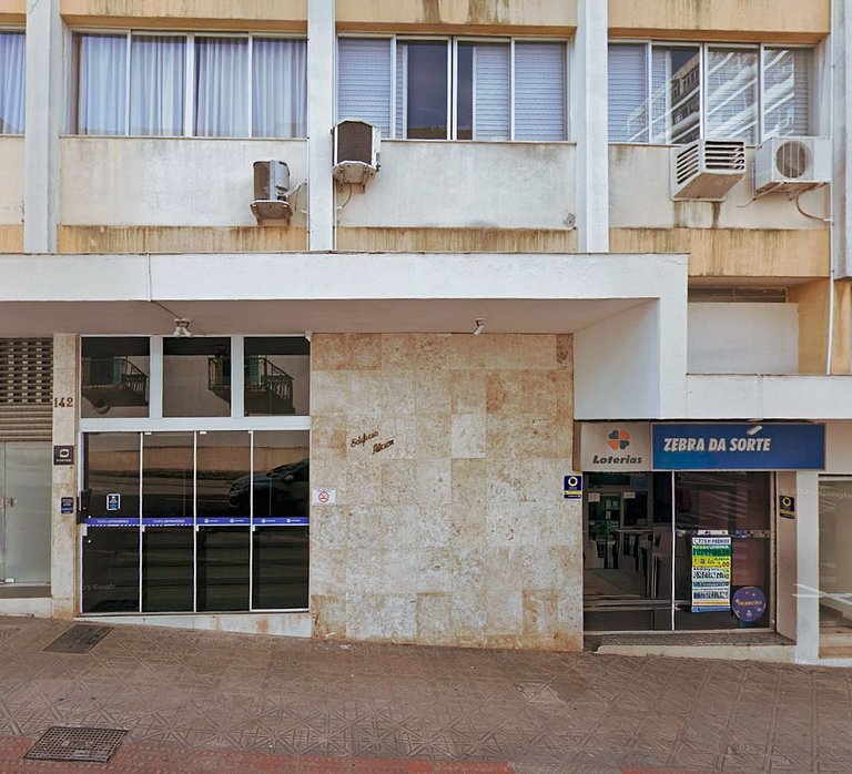 Apto funcional no Centro | Cama Queen | 600mb