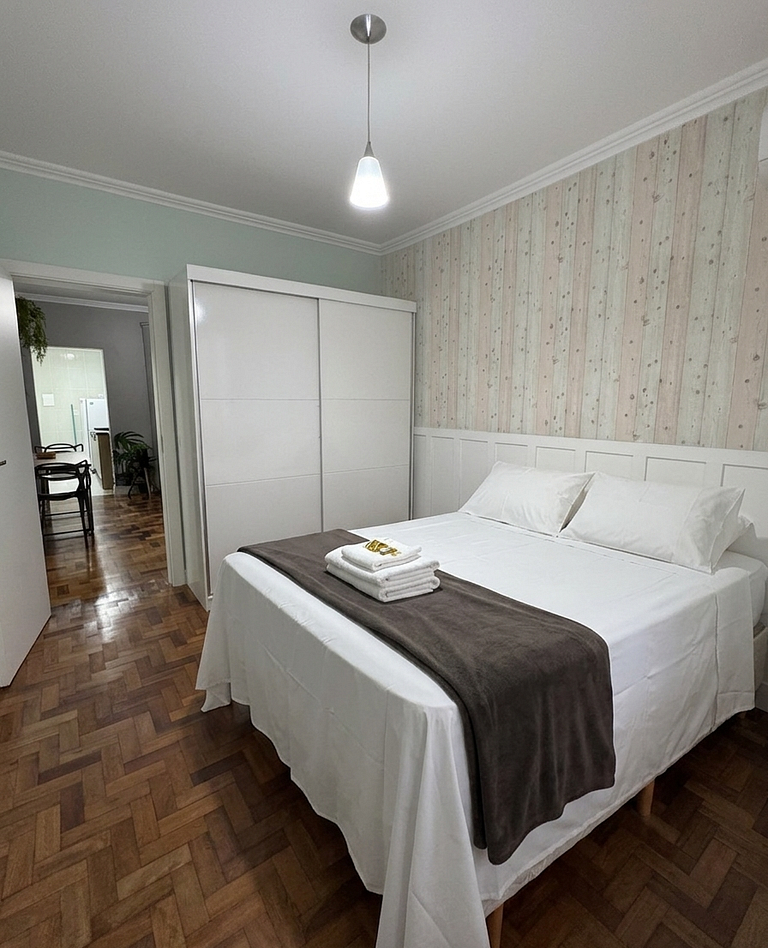 Apto funcional no Centro | Cama Queen | 600mb