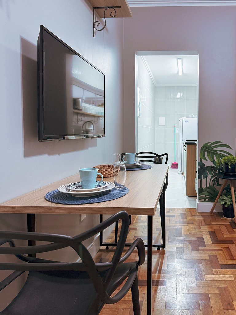 Apto funcional no Centro | Cama Queen | 600mb