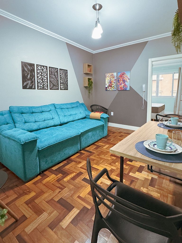 Apto funcional no Centro | Cama Queen | 600mb