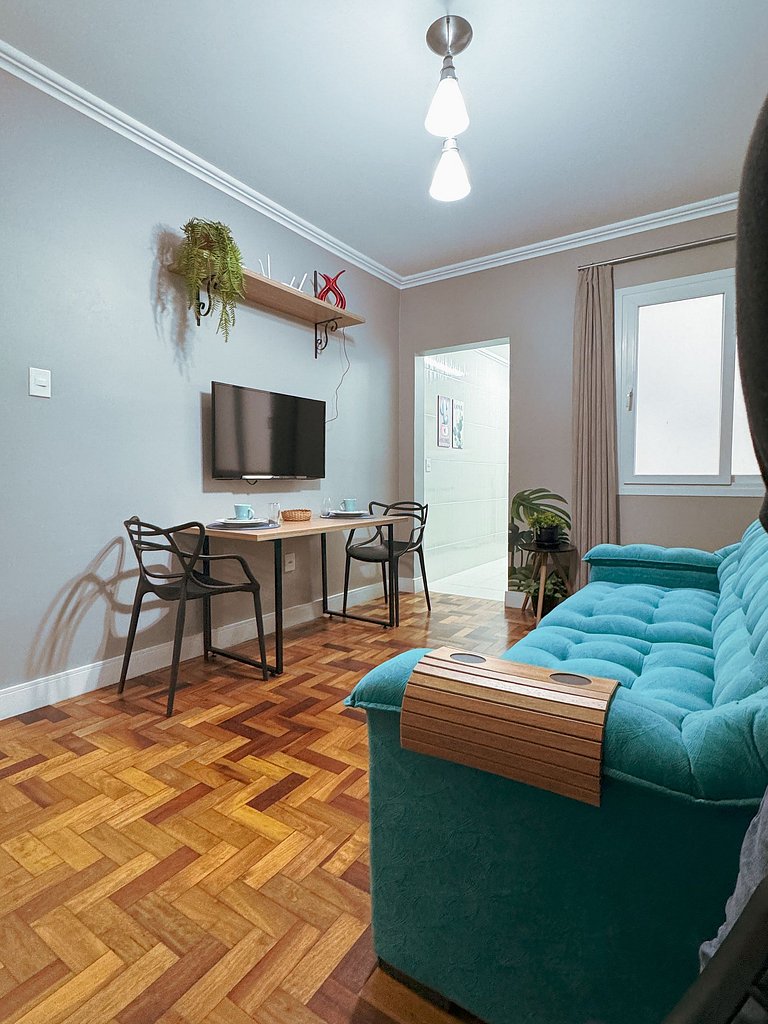 Apto funcional no Centro | Cama Queen | 600mb