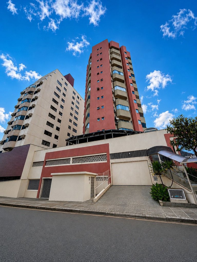 Apartamento Completo com Garagem no Centro