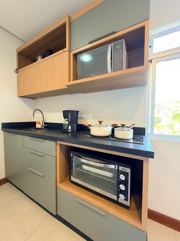Studio reformado a 3 min da UFSC, c/ escrivaninha